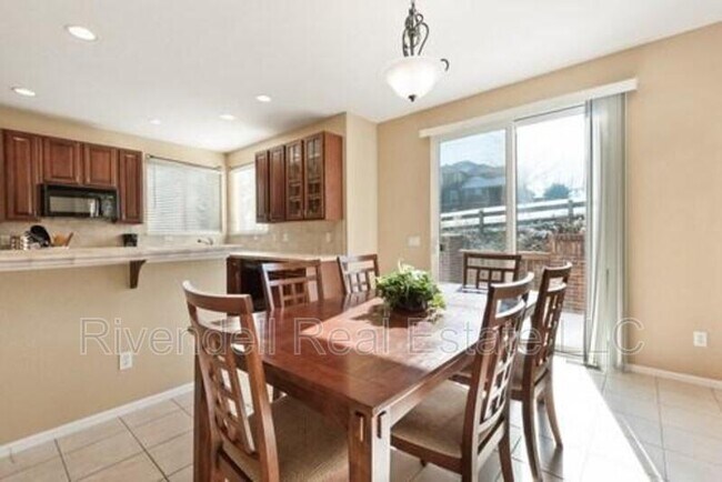 Building Photo - 1942 Rose Petal Ct