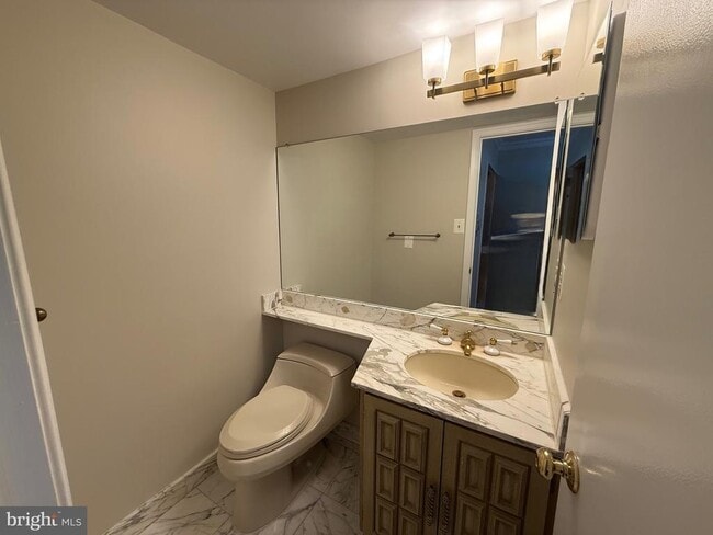 Building Photo - 1101 S Arlington Ridge Rd