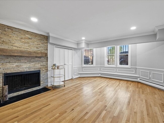 Building Photo - 338 Beacon St