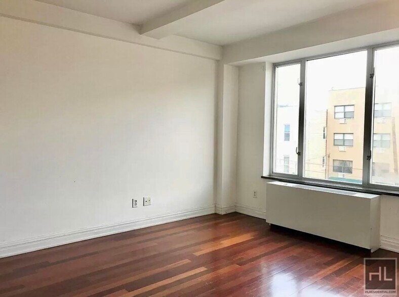 Building Photo - 31 AVENUE