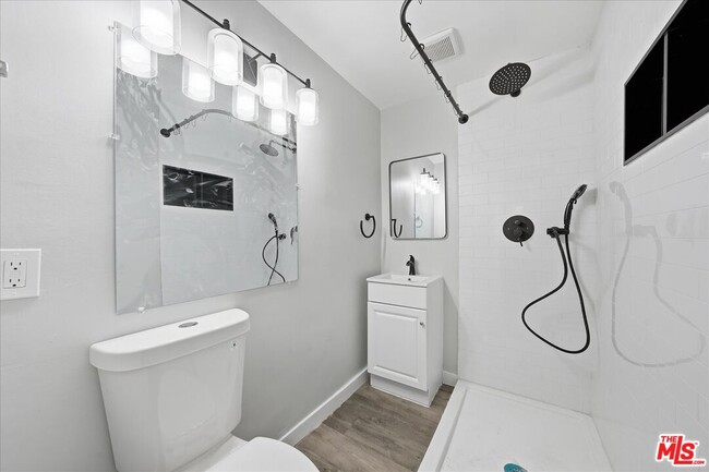 Building Photo - 3320 Pacific Ave