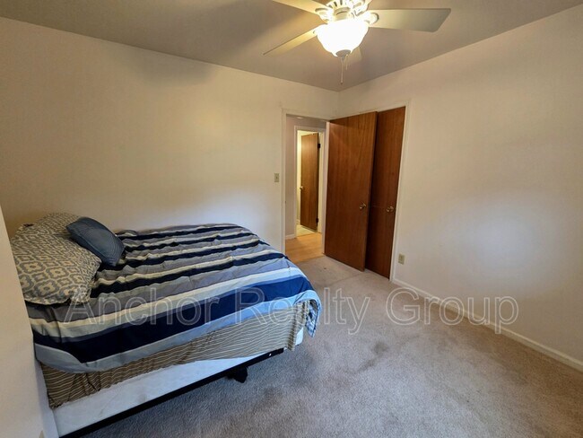 Building Photo - 14 Al St