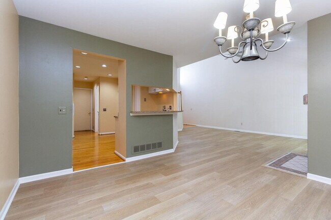 Building Photo - 1093 Fairways Blvd