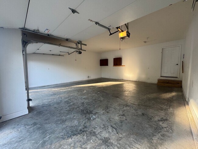 Building Photo - WELCOME HOME!