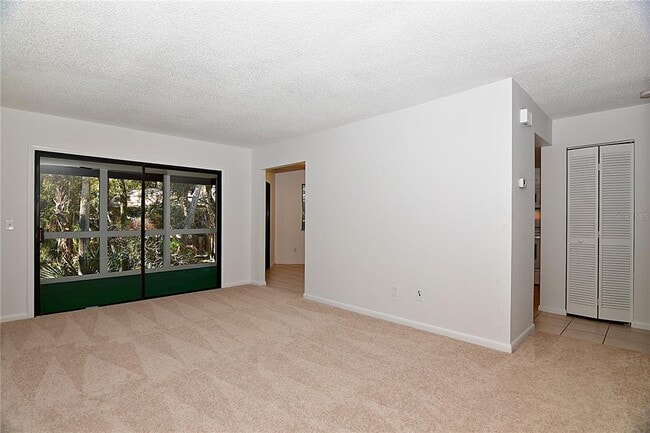 Building Photo - 36 Fairways Cir