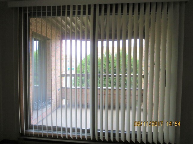 Building Photo - 3942 N Oakland Ave