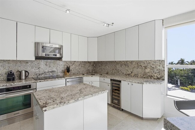 Building Photo - 613 Ocean Dr