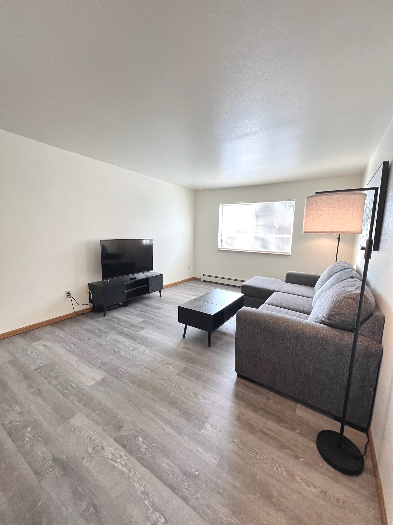 Building Photo - 1526 Lake Elmo Dr