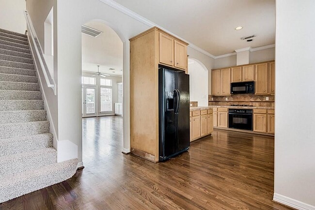Building Photo - 513 Leverkuhn St