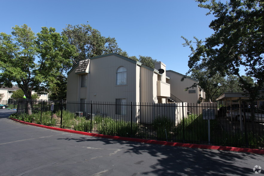 Willow Grove - Willow Grove Apartments