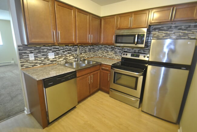 Flat Kitchen - 520 N Ashley St