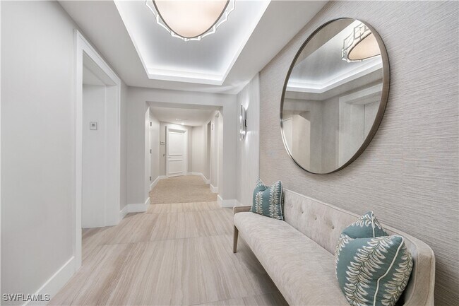 Building Photo - 8231 Bay Colony Dr