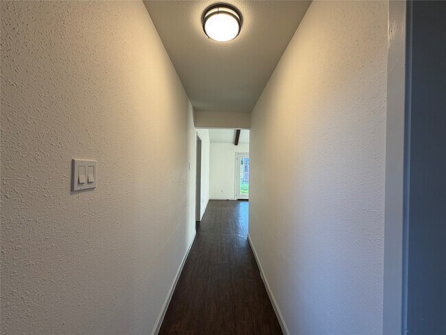 Building Photo - 9215 Loren Ln