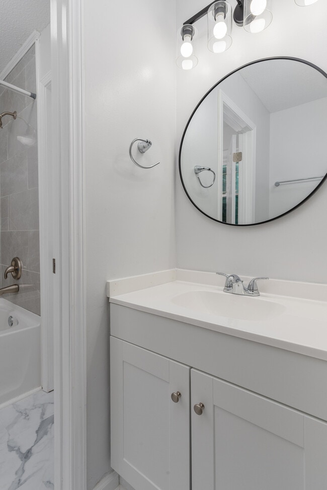 Building Photo - 216 Cross Hill Rd