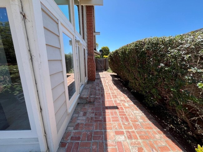 Building Photo - 2066 Touraine Ln