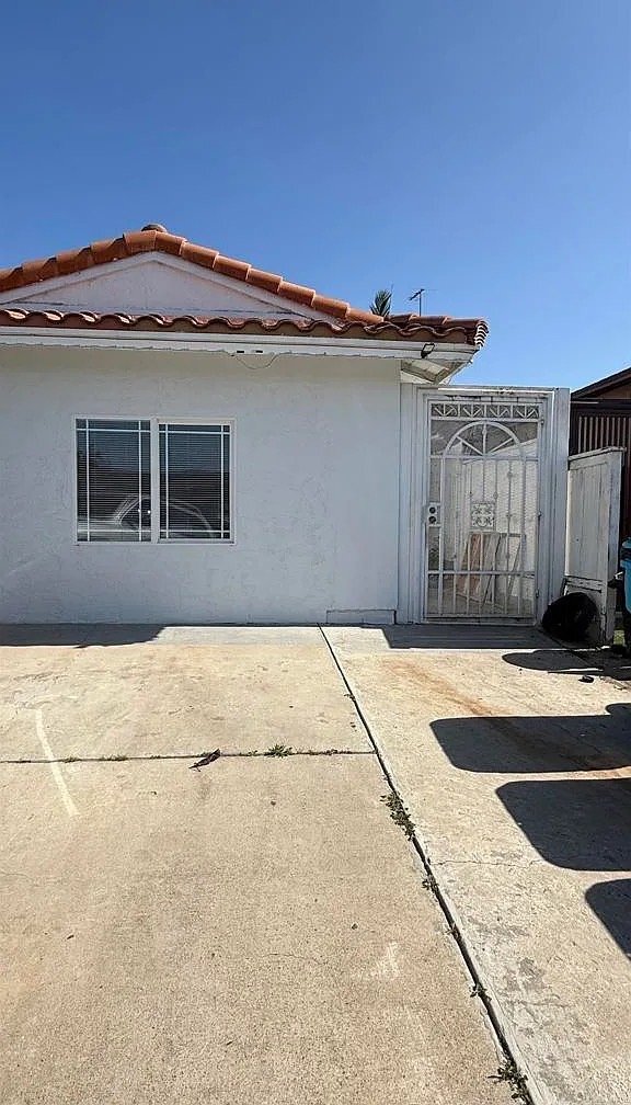 Building Photo - 2624 Caulfield Dr