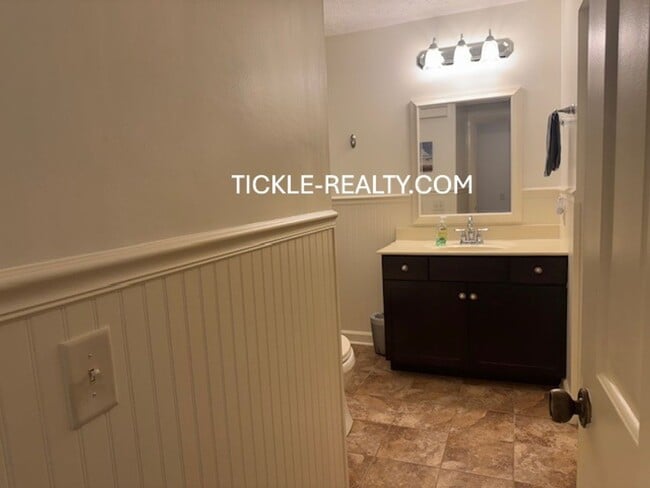 Building Photo - 1 Bedroom Condo in Fairport