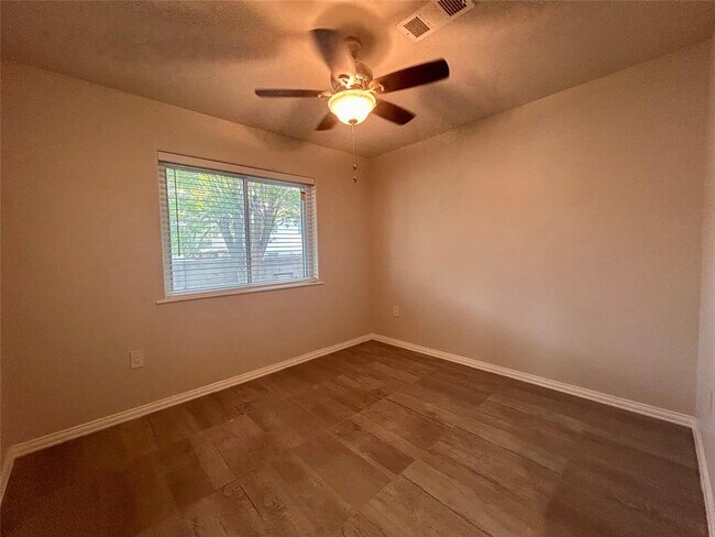 Building Photo - 8924 Trone Cir