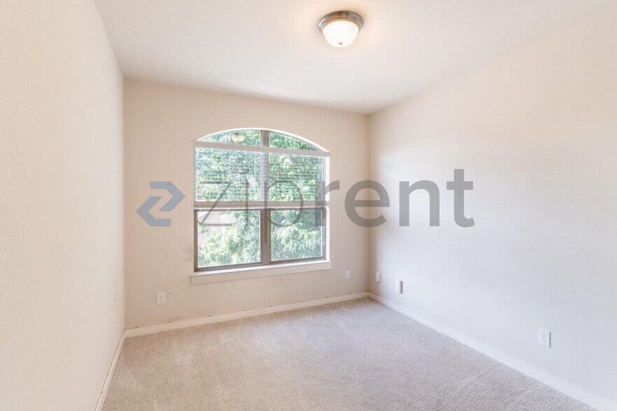 Building Photo - Unit 28
