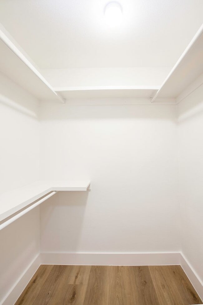 Building Photo - Remodeled Central Dallas Condo