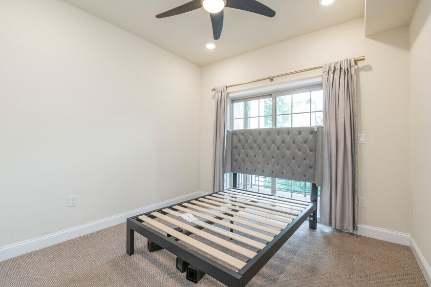 Building Photo - 1825 N Bouvier St