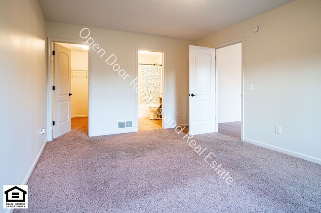 Building Photo - 12595 Shearwater Run