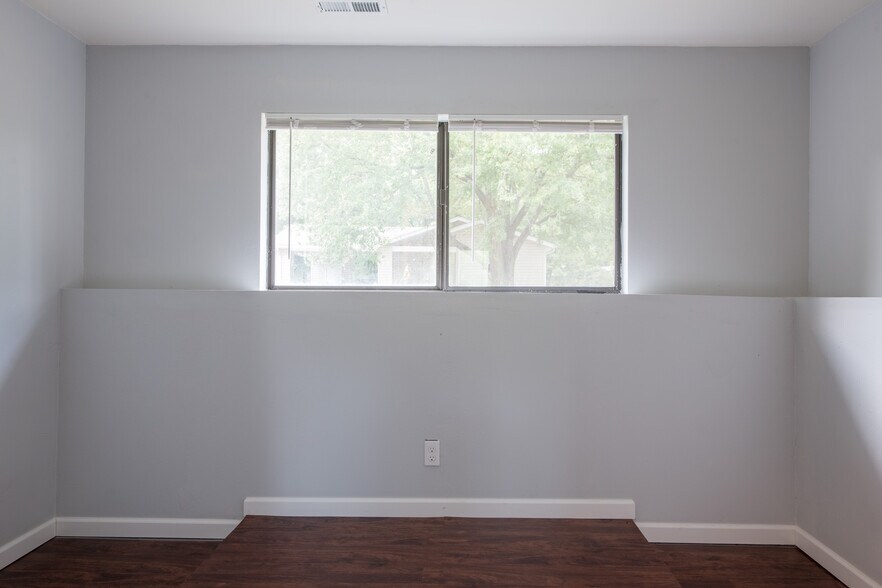 Building Photo - 11 Carriage Lane