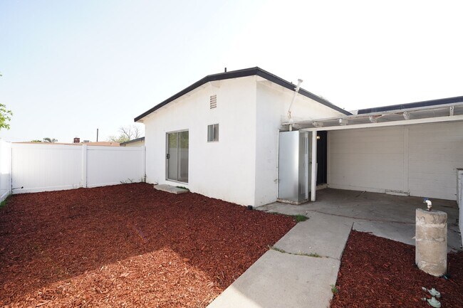 Building Photo - 1443 N Riverside Ave