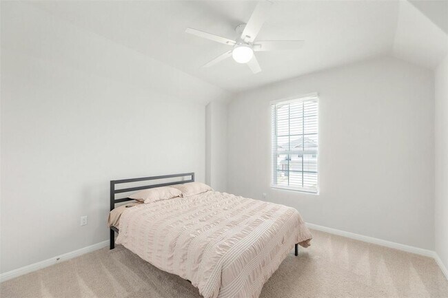 Building Photo - 6805 Covina Ln