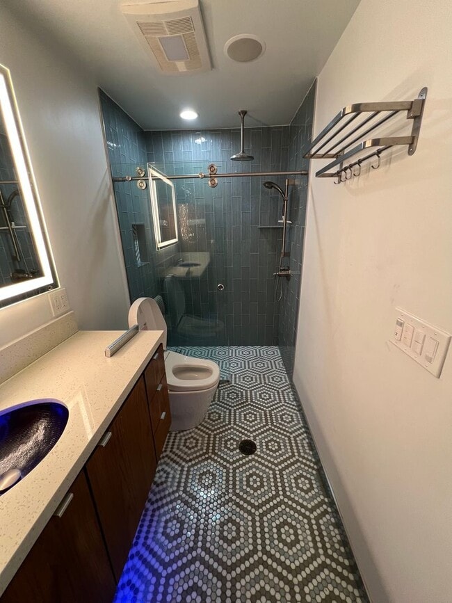 Building Photo - Comfort Meets Style in This Updated Kentwood Home