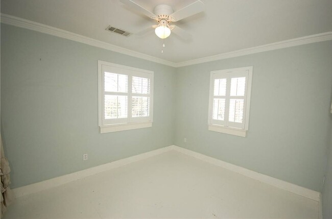 Building Photo - 506 Parks Ave