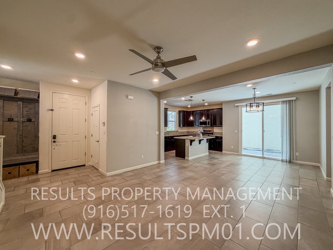 Building Photo - Beautifully upgraded Roseville 4 Bedroom Home