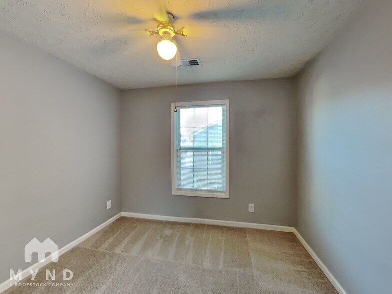 Building Photo - 664 Bedford Ct