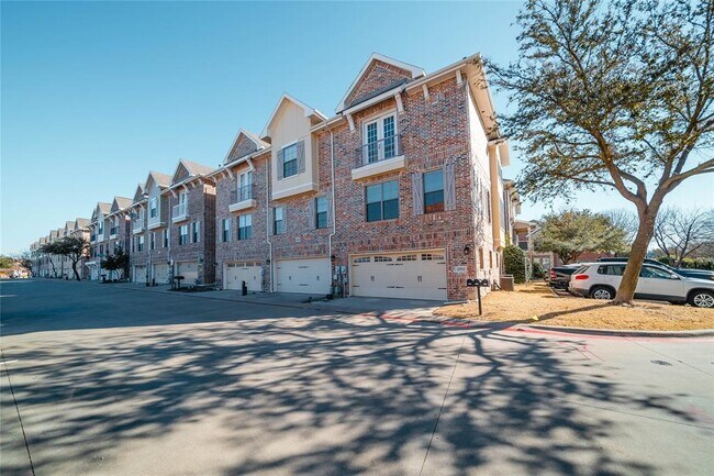 Primary Photo - 2002 Azure Pointe