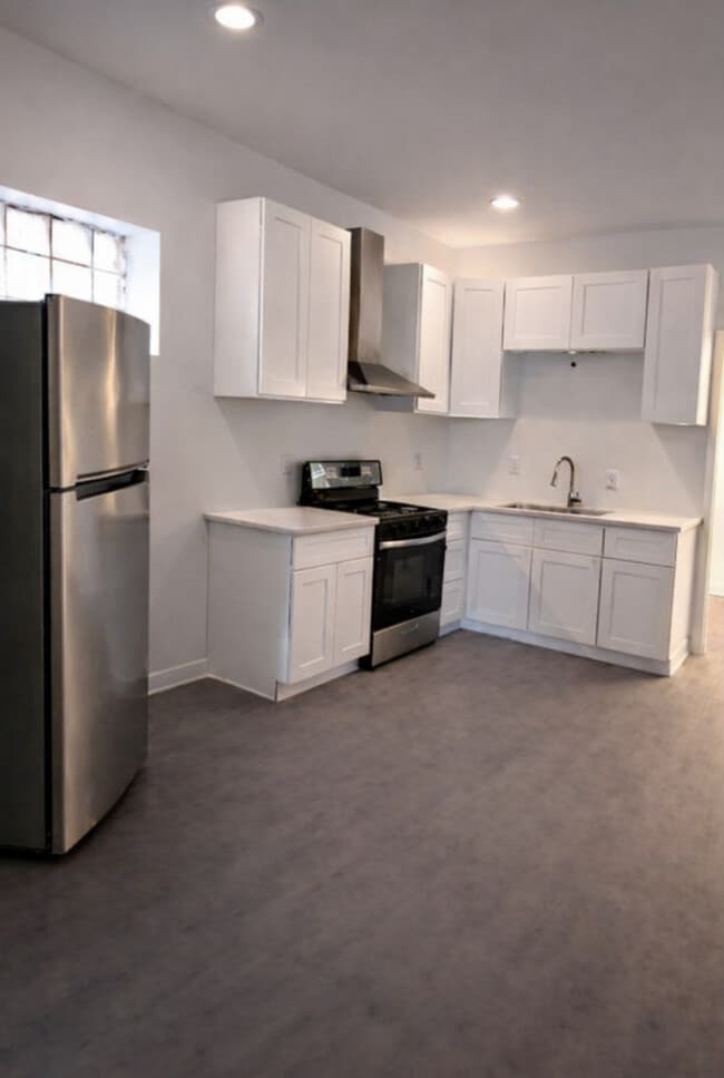 Building Photo - 4519 W Thomas St