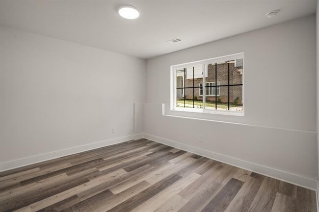 Building Photo - 3165 Dogwood Dr