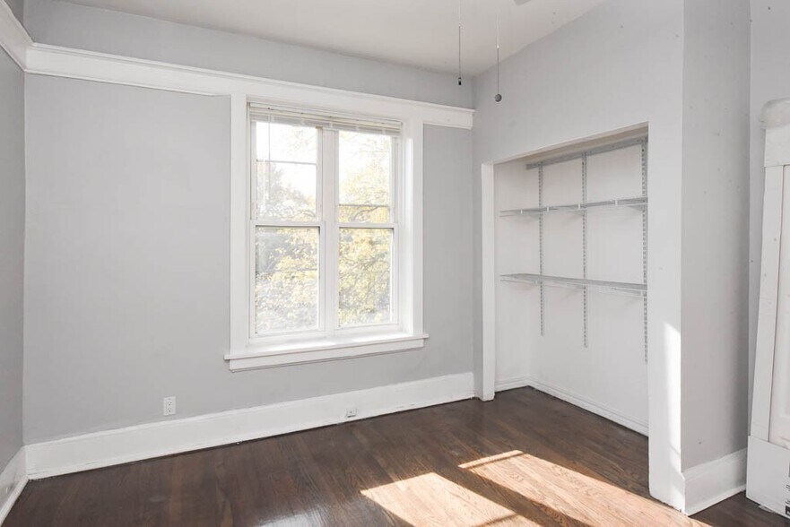 Building Photo - 1251 W Rosemont Ave