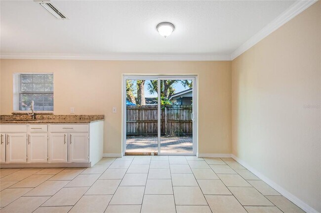 Building Photo - 908 Van Lieu St