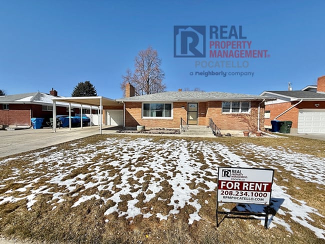 Building Photo - 3 bed 2 bath house - 1 car garage - PET FRIENDLY