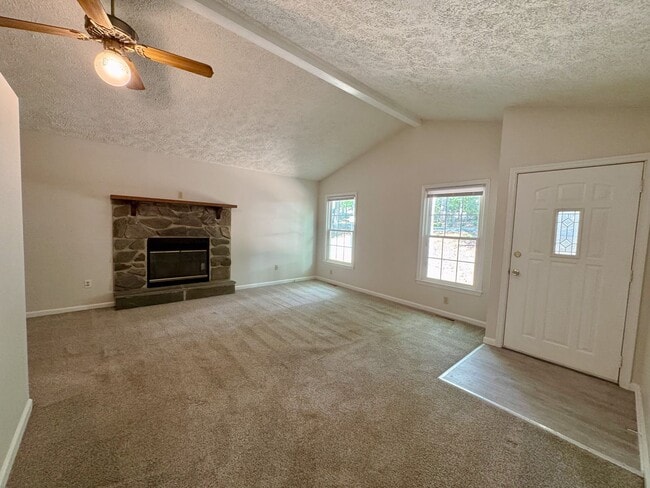 Building Photo - 3Bed/2Bath Lake Monticello Rental