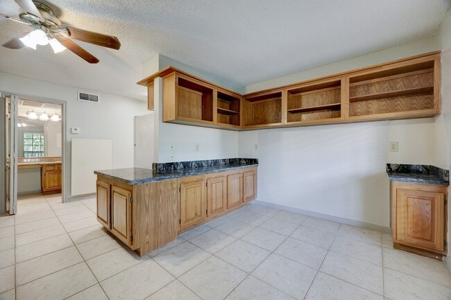 Building Photo - 1311 Antoine Dr