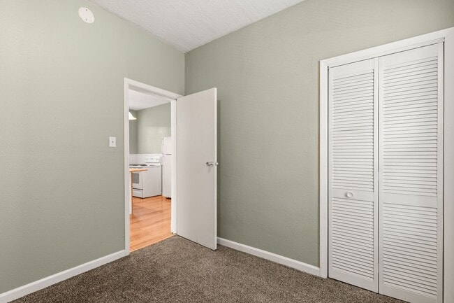 Building Photo - Spacious 3 bedroom, 1 Bath House in Inner SE Portland - Everything Right at Your Doorstep!