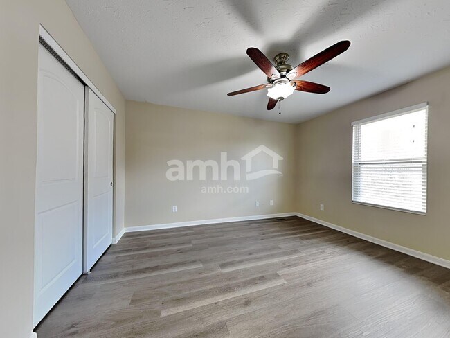 Building Photo - 10654 Sinclair Dr