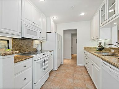 Building Photo - 20 Willow Rd