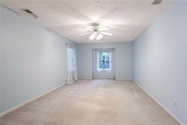Building Photo - 4624 Mountain Creek Dr