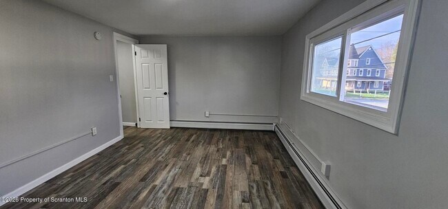 Building Photo - 333 Oak St