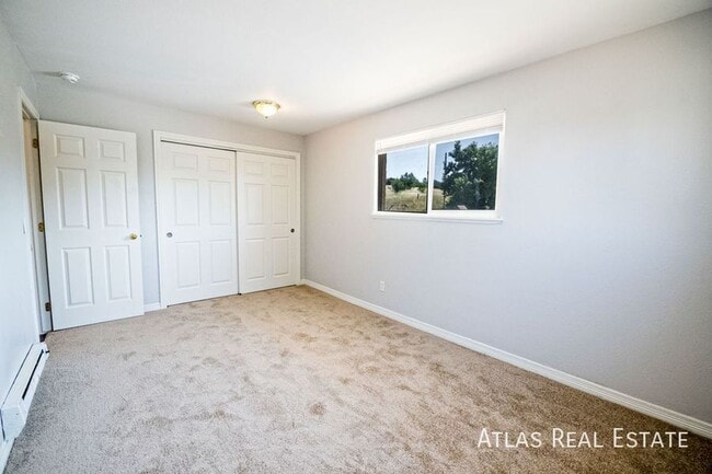 Building Photo - 950 Bishop Ct