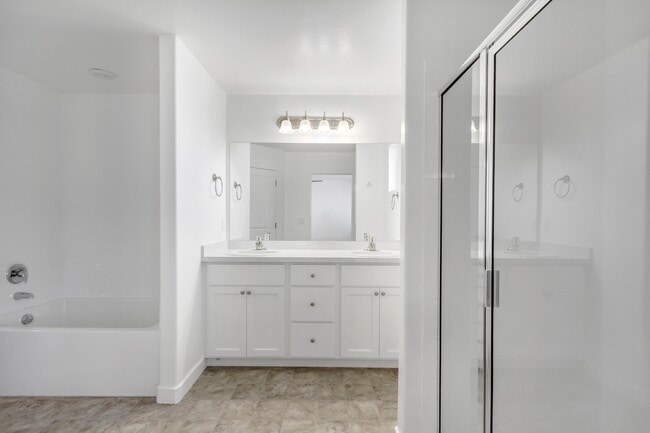 Building Photo - 1158 1740 W