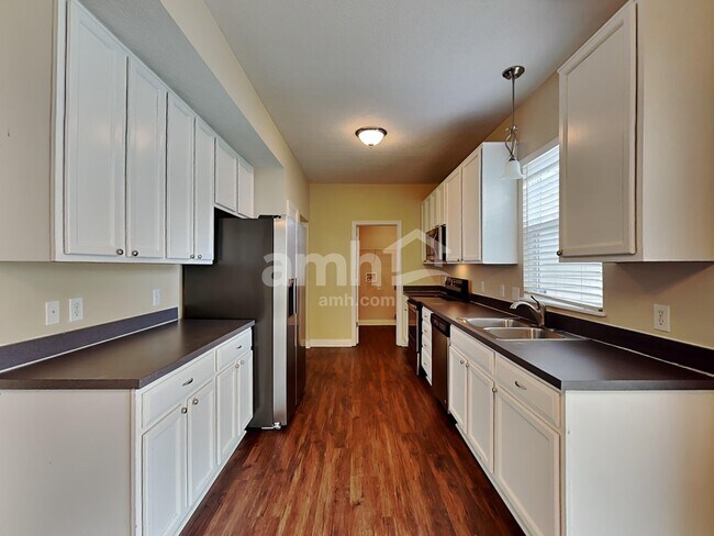 Building Photo - 7233 Hillmont Dr