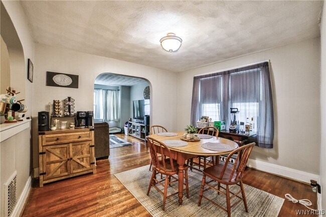 Building Photo - 153 Springville Ave